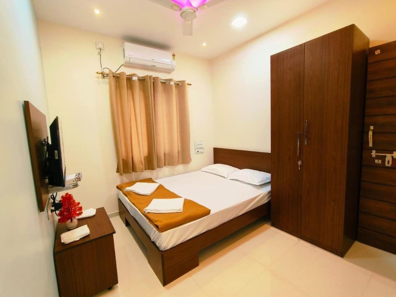 Hotel Ashokraj Kolhapur Esterno foto