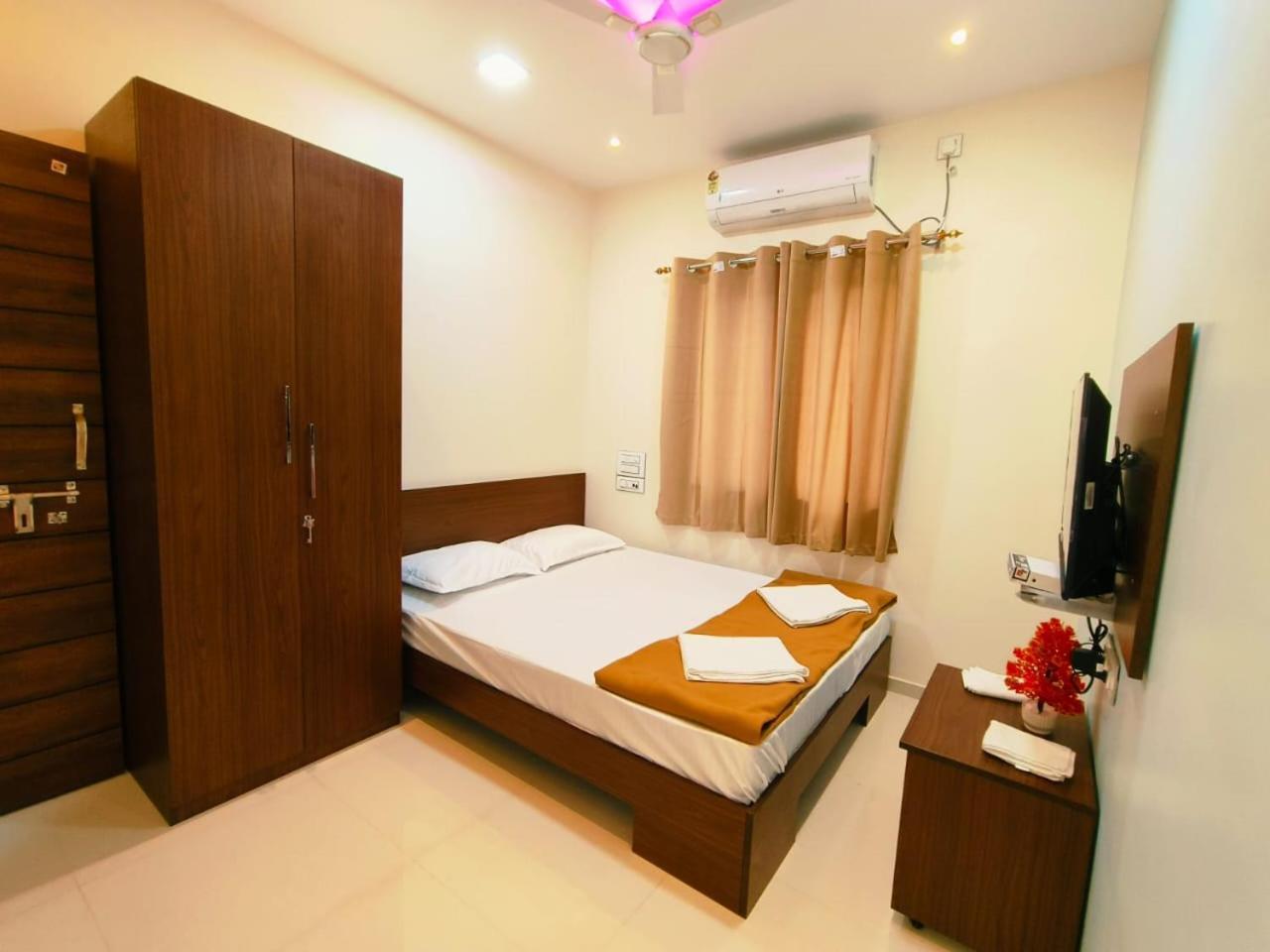 Hotel Ashokraj Kolhapur Esterno foto